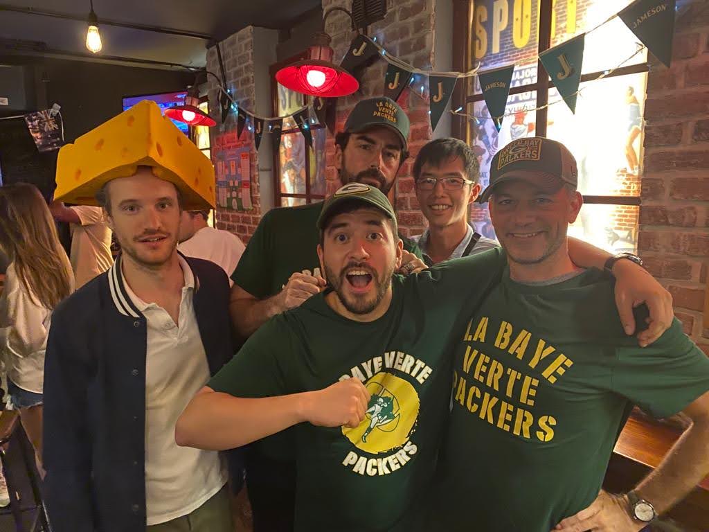 Packers supporters together at a Paris bar